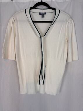 Mod Cloth knit top with contrasting V-neck, green trim, preppy, academia office